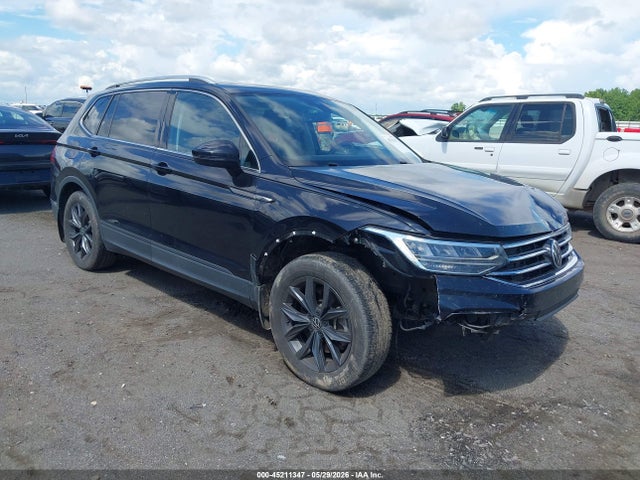 Salvage Volkswagen Tiguan Image