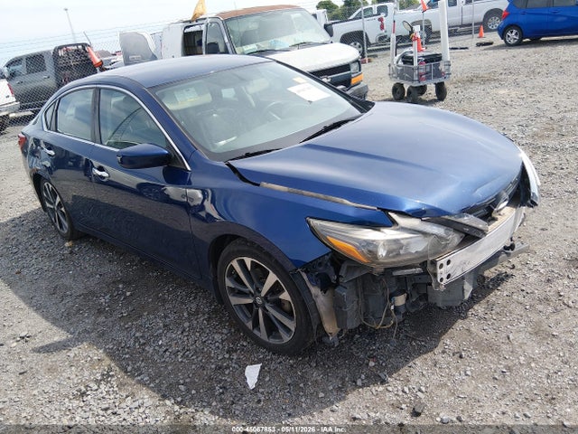Salvage Nissan Altima Image