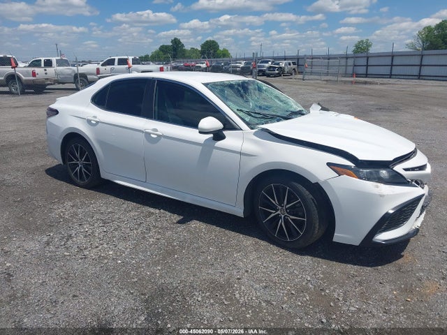 Salvage Toyota Camry Image