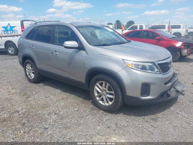 Salvage Kia Sorento Image