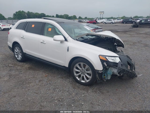 Salvage Lincoln MKT Image