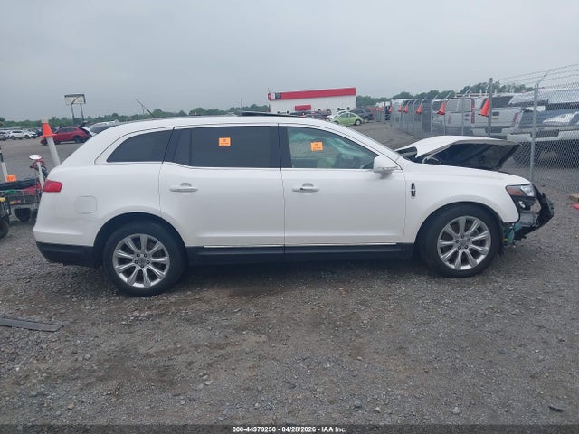 Lincoln MKT Reserve