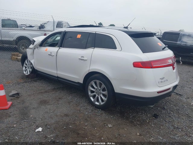 Lincoln MKT Reserve