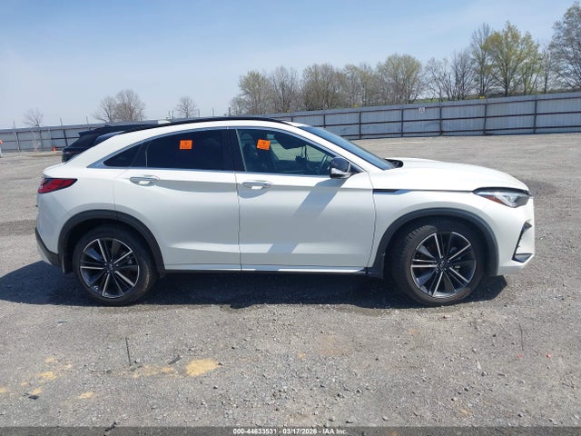 INFINITI Qx Essential Awd