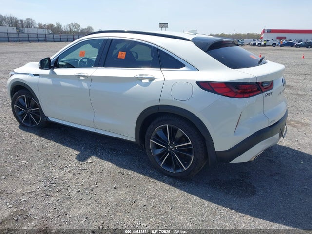 INFINITI Qx Essential Awd