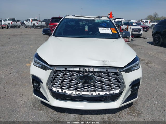 INFINITI Qx Essential Awd