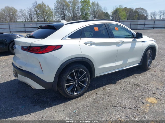INFINITI Qx Essential Awd