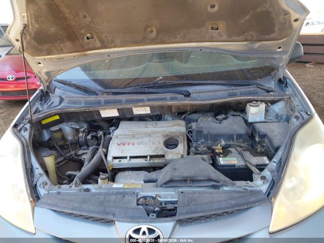 Toyota Sienna Ce