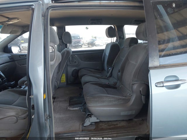 Toyota Sienna Ce