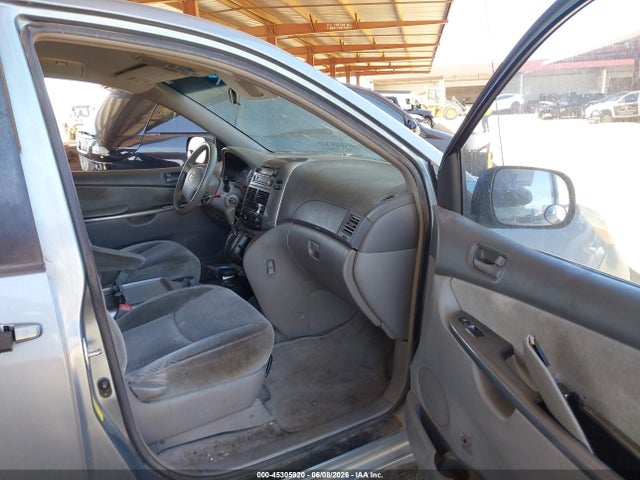 Toyota Sienna Ce