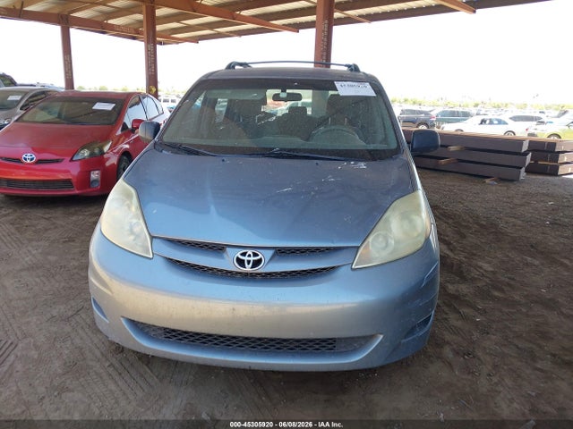 Toyota Sienna Ce