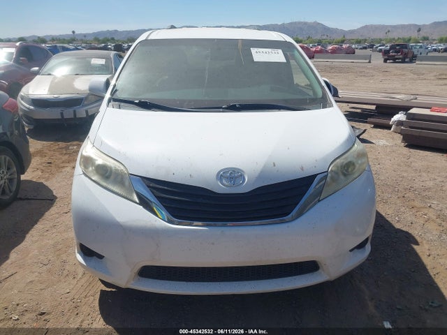 Toyota Sienna Le V6