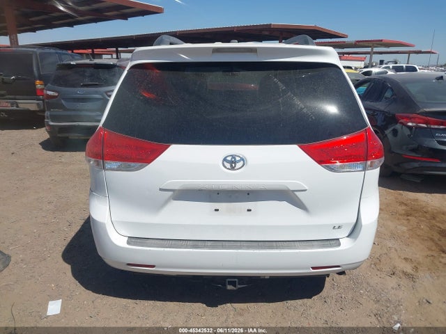 Toyota Sienna Le V6