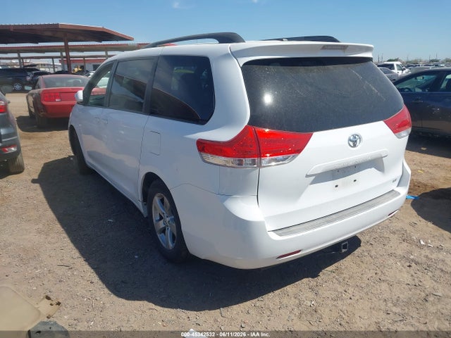 Toyota Sienna Le V6
