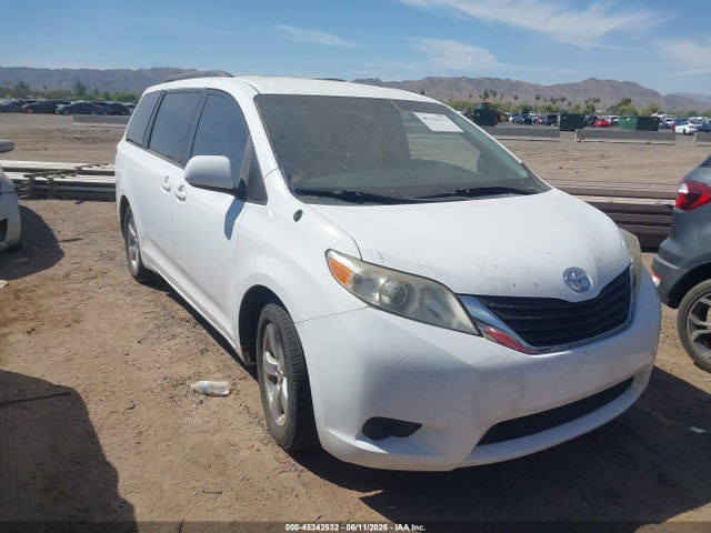 Salvage Toyota Sienna Image