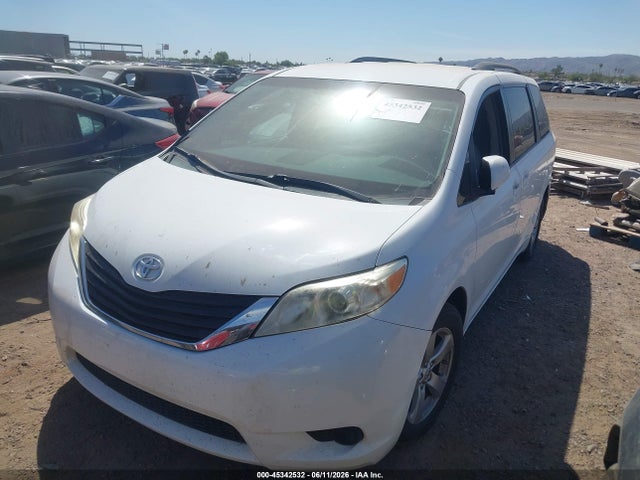 Toyota Sienna Le V6
