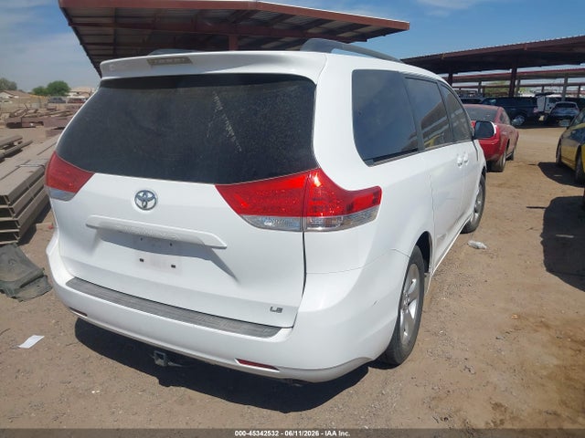 Toyota Sienna Le V6