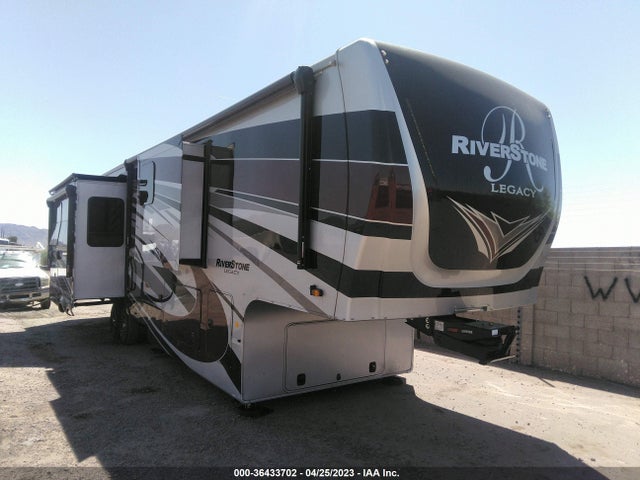 Salvage 5th Wheel Other Image
