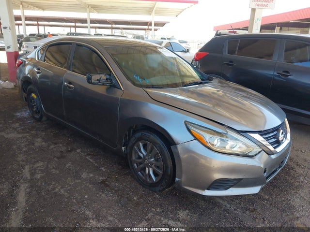 Salvage Nissan Altima Image
