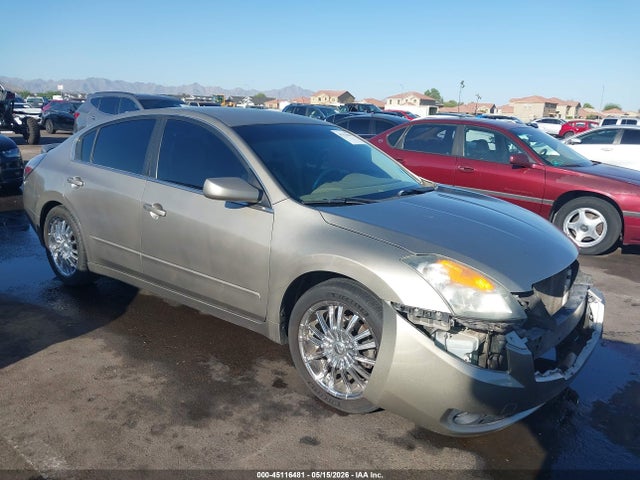 Salvage Nissan Altima Image