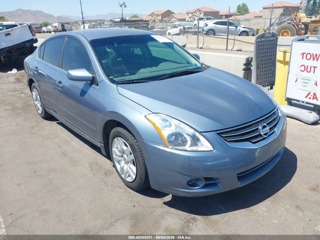 Salvage Nissan Altima Image
