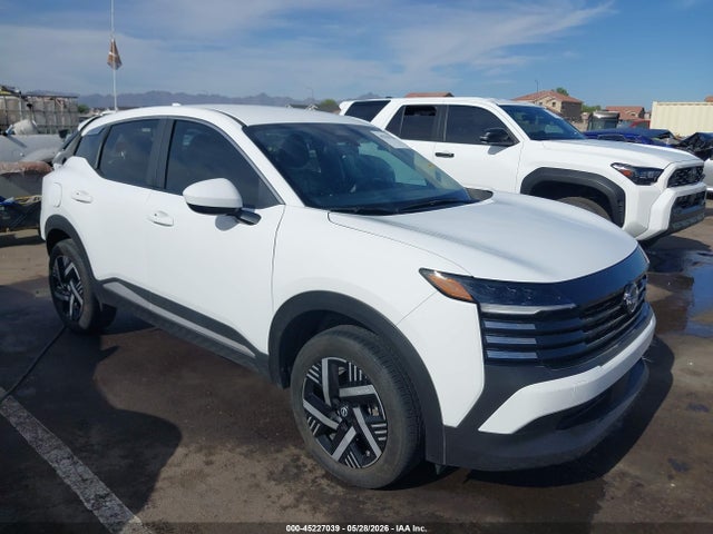 Salvage Nissan Kicks Image