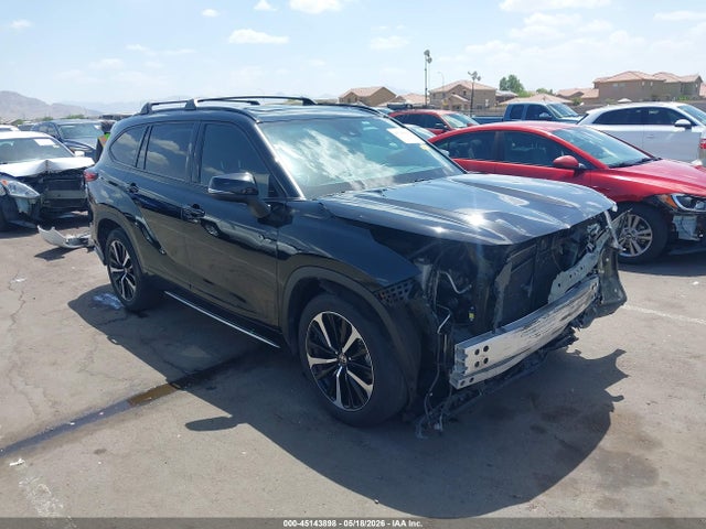 Salvage Toyota Highlander Image