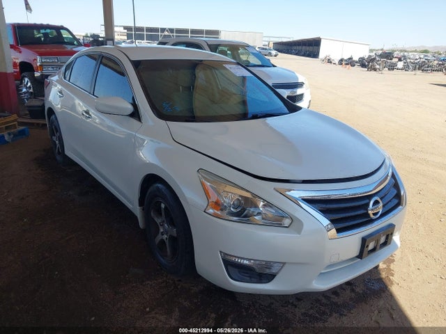 Salvage Nissan Altima Image