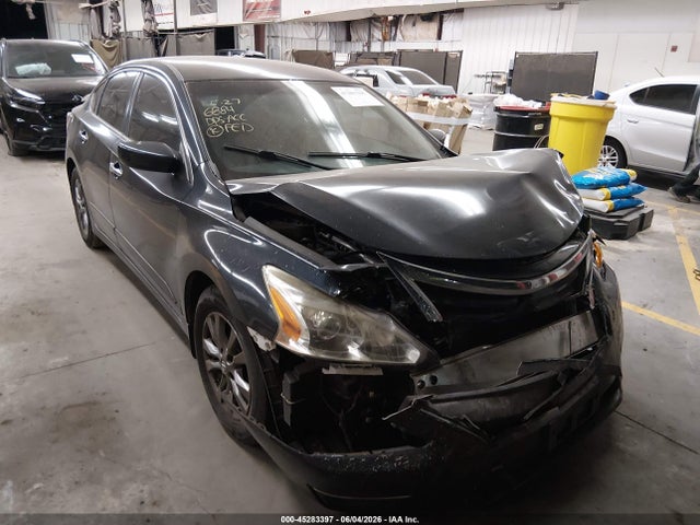 Salvage Nissan Altima Image