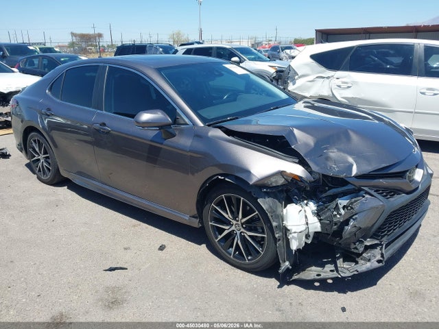 Salvage Toyota Camry Image