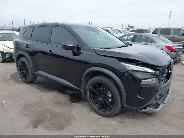 Salvage Nissan Rogue Image