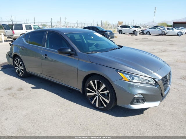 Salvage Nissan Altima Image