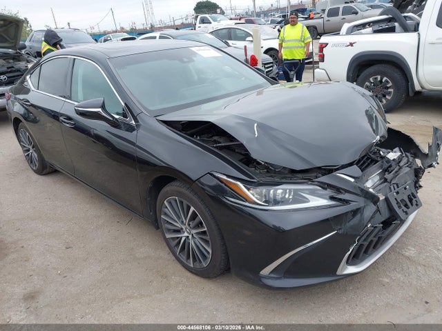 Salvage Lexus Es Image