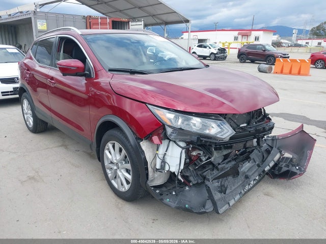 Salvage Nissan Rogue Image