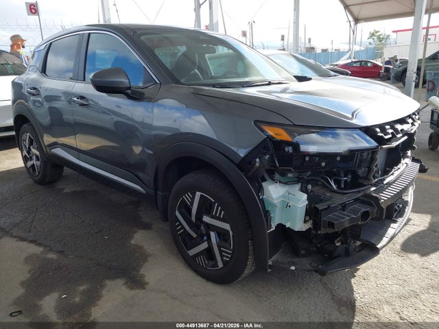Salvage Nissan Kicks Image