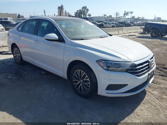 Salvage Volkswagen Jetta Image