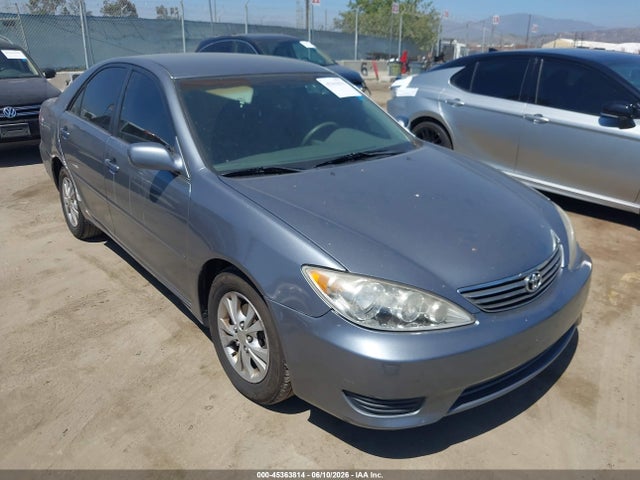 Salvage Toyota Camry Image