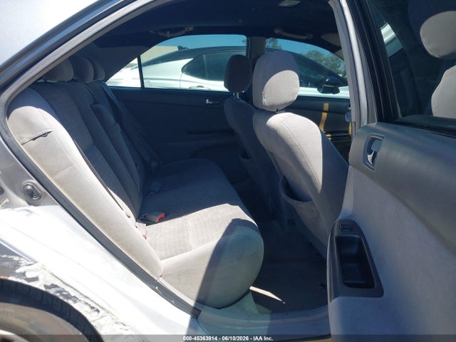 Toyota Camry Le V6