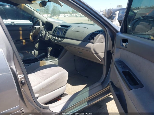 Toyota Camry Le V6
