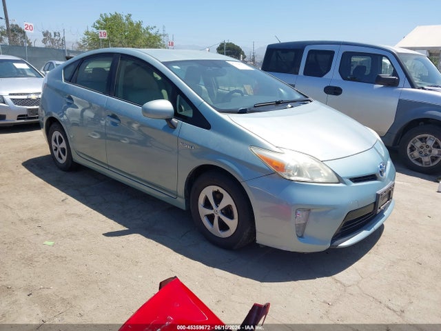 Salvage Toyota Prius Image
