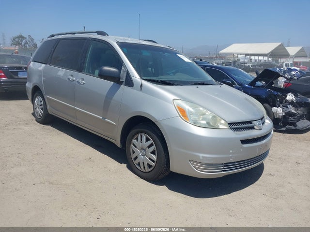 Salvage Toyota Sienna Image