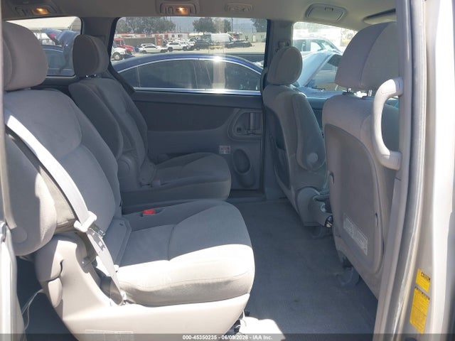Toyota Sienna Le