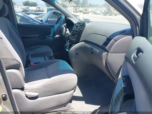 Toyota Sienna Le