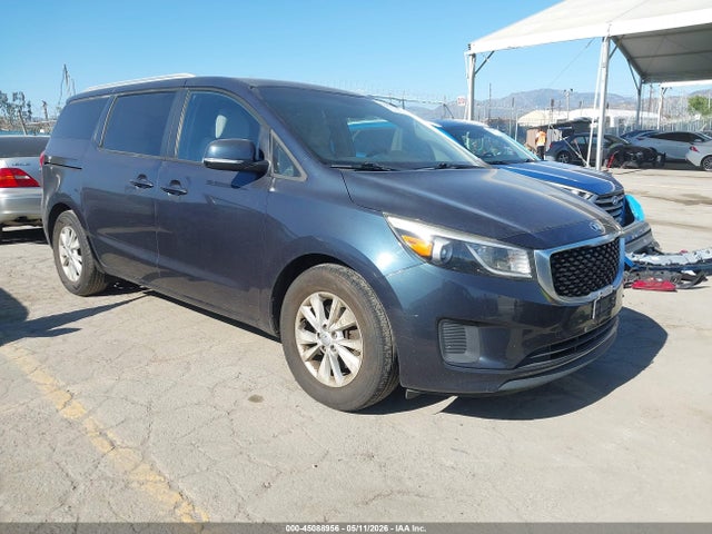 Salvage Kia Sedona Image