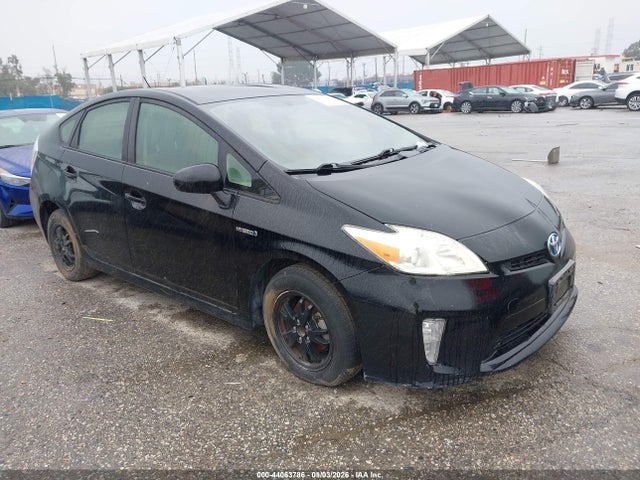 Salvage Toyota Prius Image