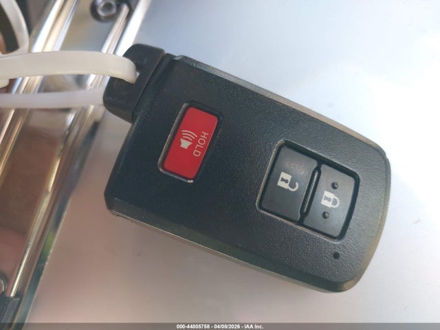 Toyota Prius v Two