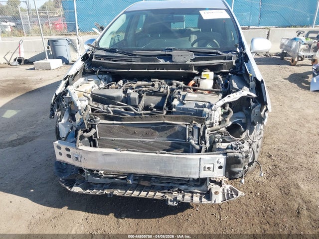 Toyota Prius v Two