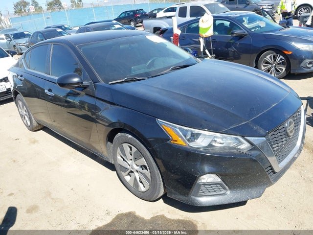 Salvage Nissan Altima Image