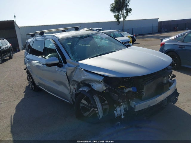 Salvage Kia Sorento Image