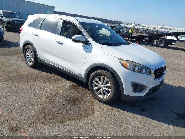 Salvage Kia Sorento Image